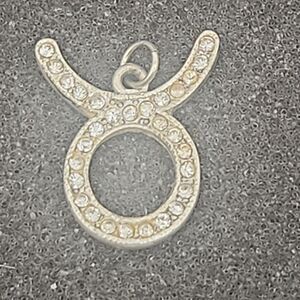 Pendant Taurus Bull Symbol Zodiac Silver Color Rhinestones Charm Necklace